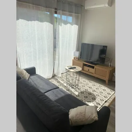 Tres Jolie Mini Douillette Avec Vue Sur Montagne