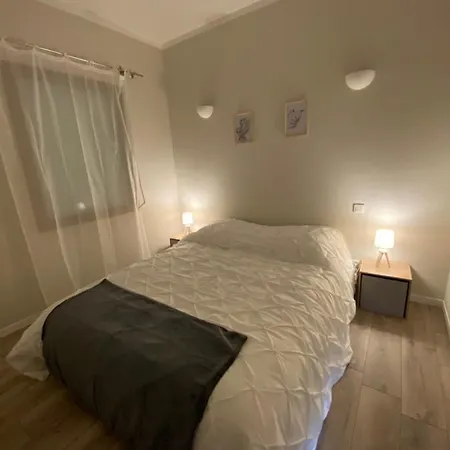 Tres Jolie Mini Douillette Avec Vue Sur Montagne * Biguglia (Corsica)