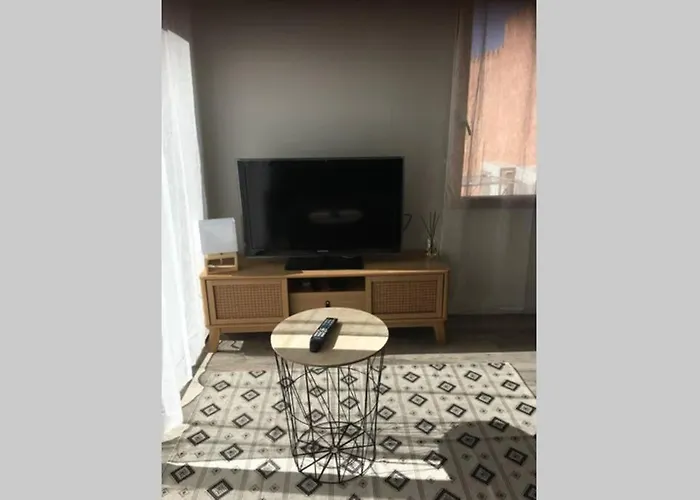 Tres Jolie Mini Douillette Avec Vue Sur Montagne Biguglia (Corsica)